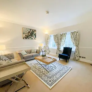 Apartment Sophisticated 3br With Garden, Quiet New Town Lane, Edinburgh