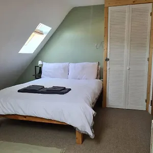 6-en-suite-bedrooms-garden-drivewaypet-friendly.tophotelsbath.com/
